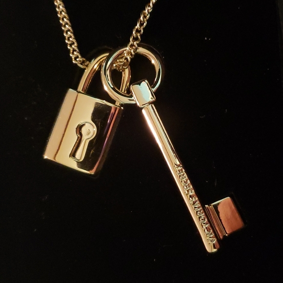 Authentic Victoria Secret Scandalous lock & key necklace! - Picture 3 of 7